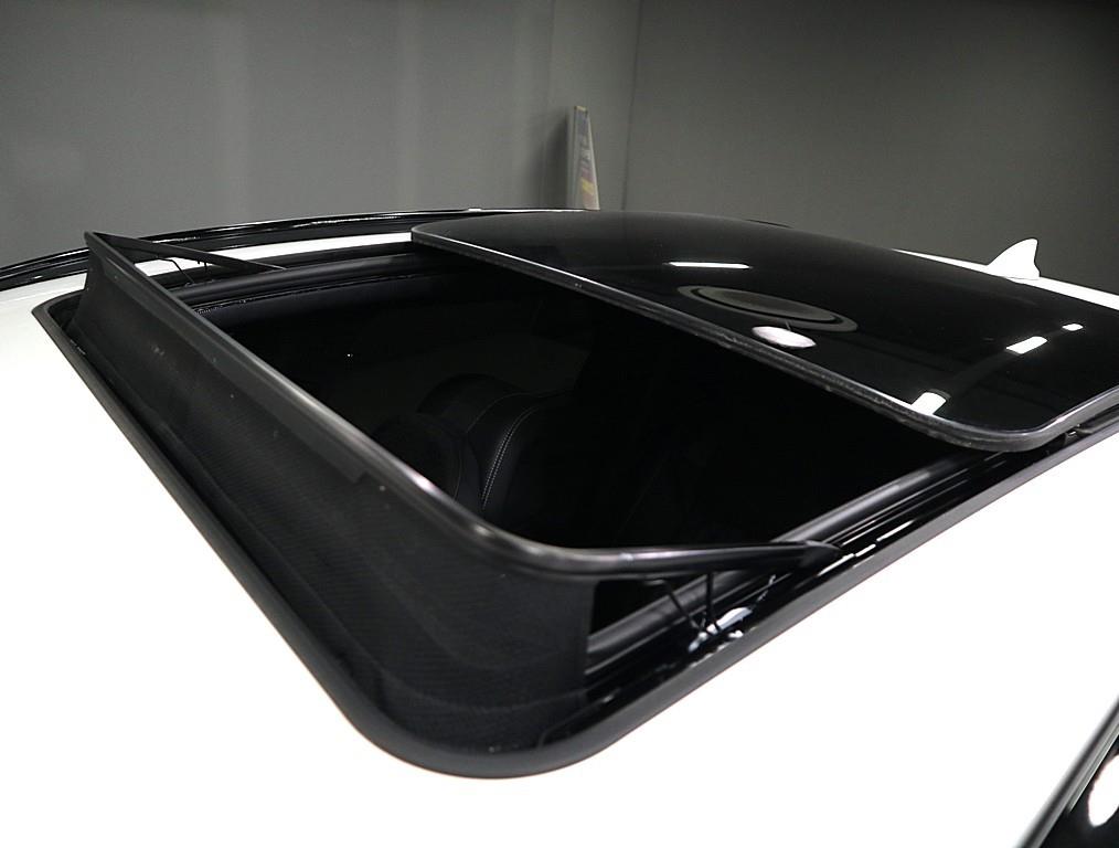 Genesis GV70 - Vista 8