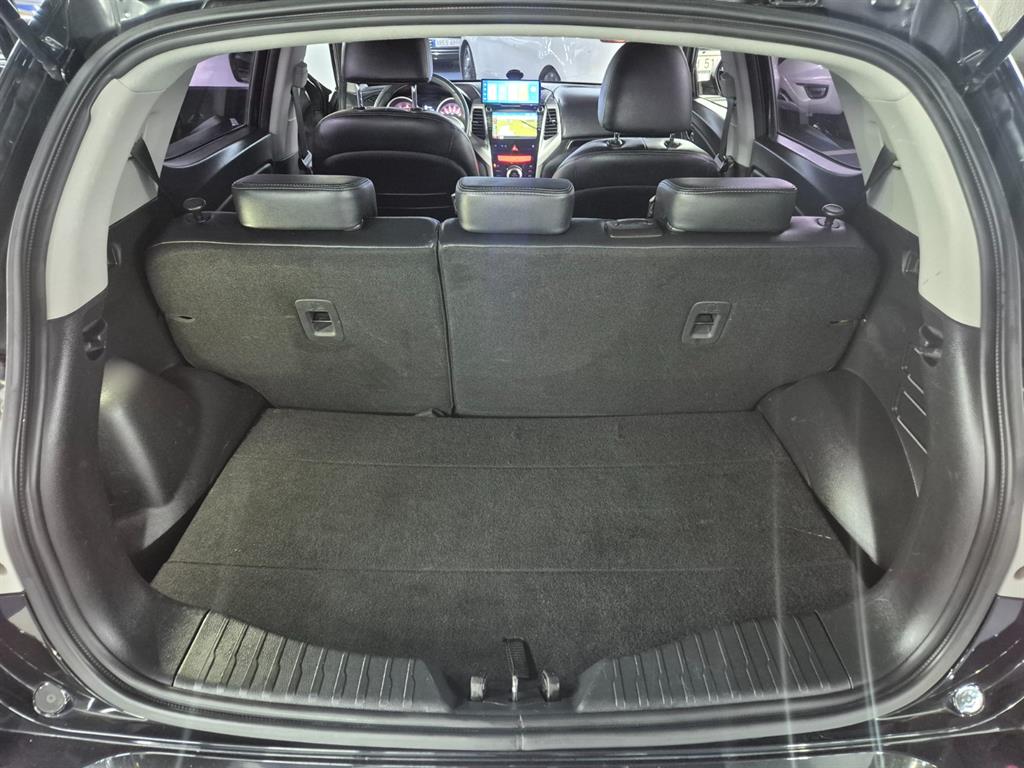 Ssangyong Tivoli - Vista 11