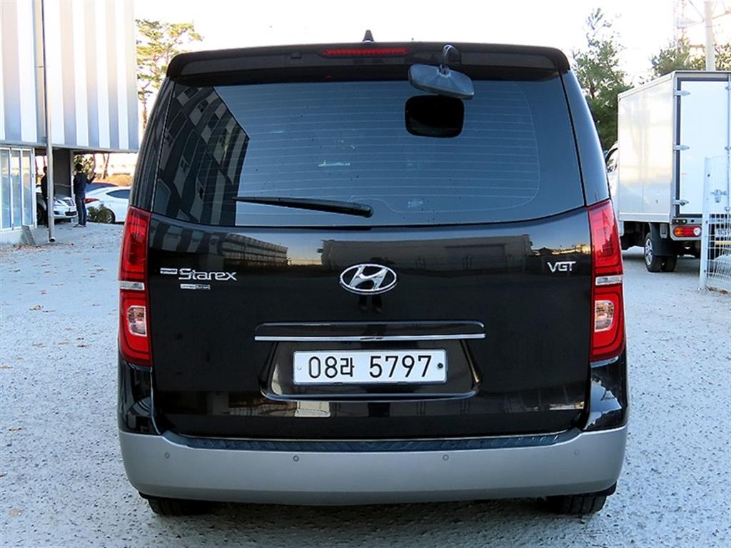 HYUNDAI Starex - Vista 4