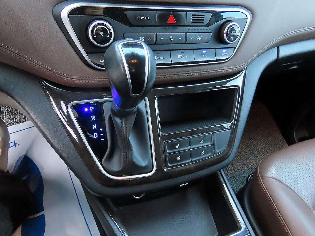 HYUNDAI Starex - Vista 11