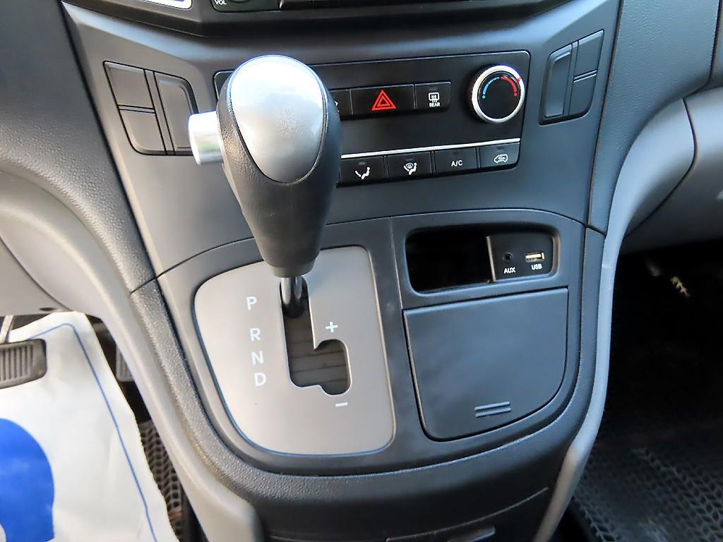 HYUNDAI Starex - Vista 10