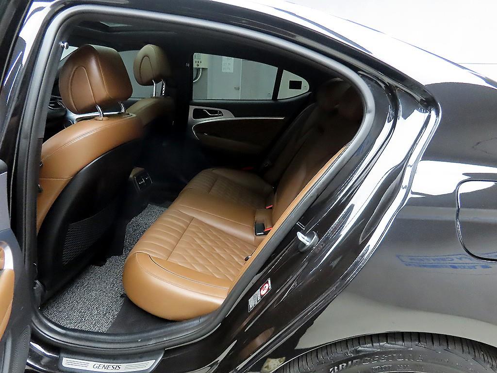 Genesis G70 - Vista 6