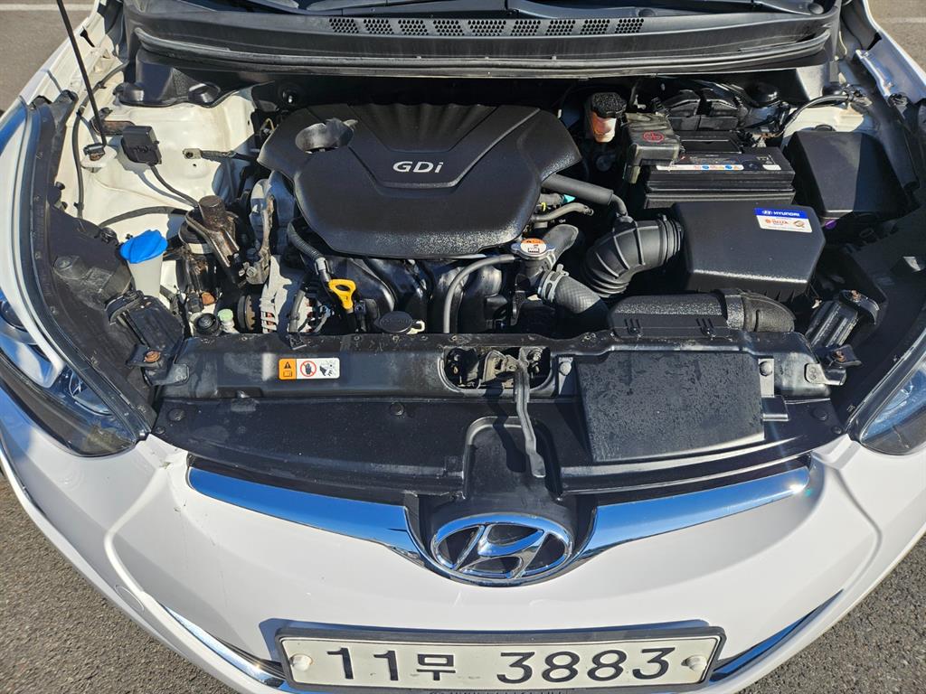 HYUNDAI Avante - Vista 5