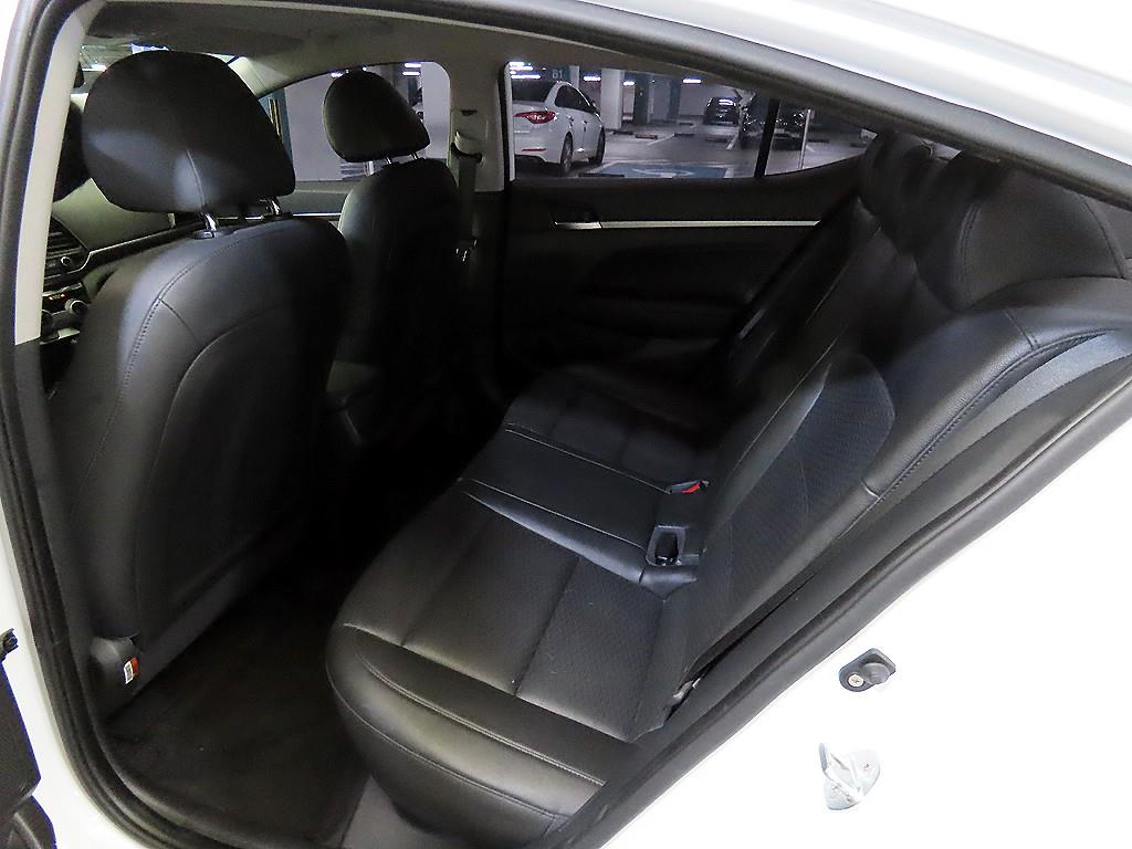 HYUNDAI Avante - Vista 7