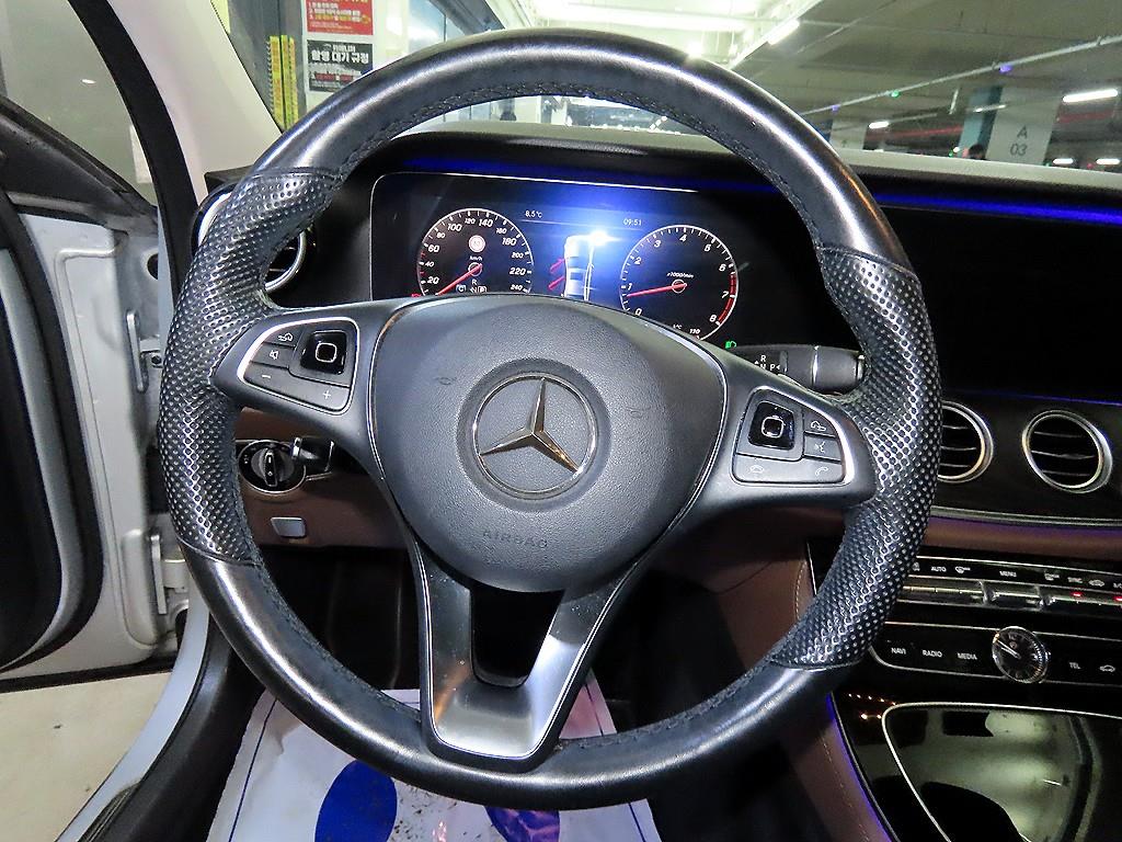 Mercedes Benz E class - Vista 8