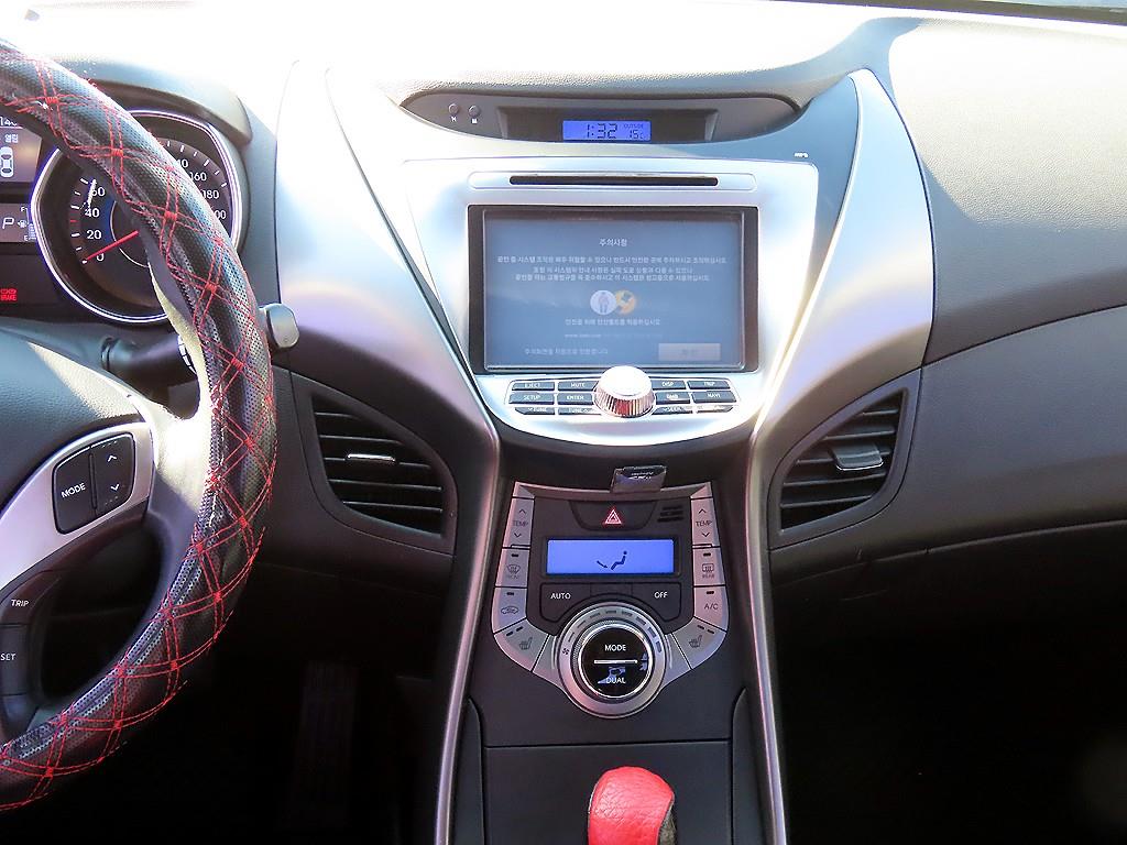 HYUNDAI Avante - Vista 10