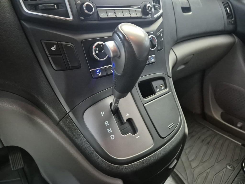 HYUNDAI Starex - Vista 8