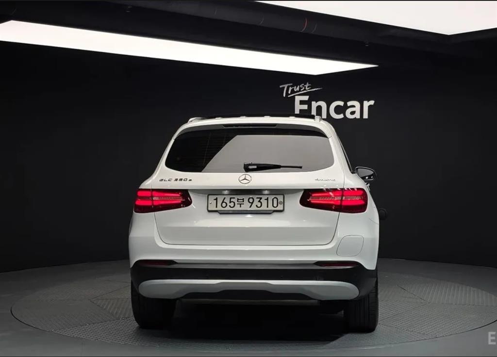 Mercedes Benz GLC Class - Vista 4