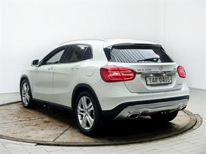 Mercedes Benz GLA Class - Vista 8