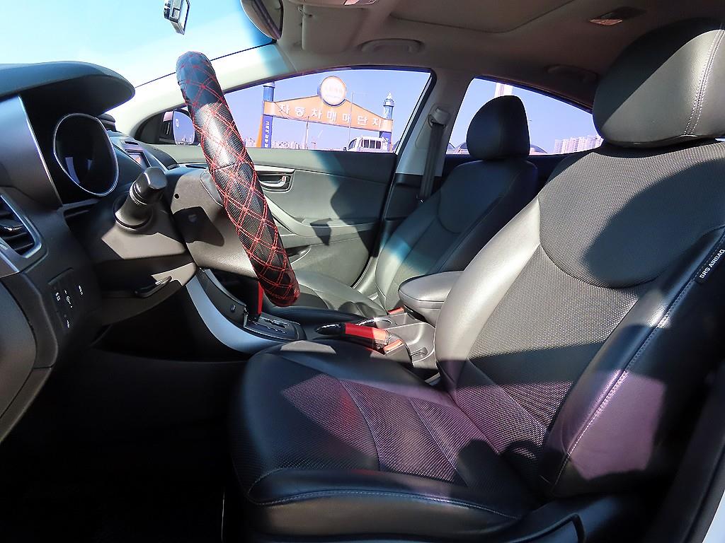 HYUNDAI Avante - Vista 5