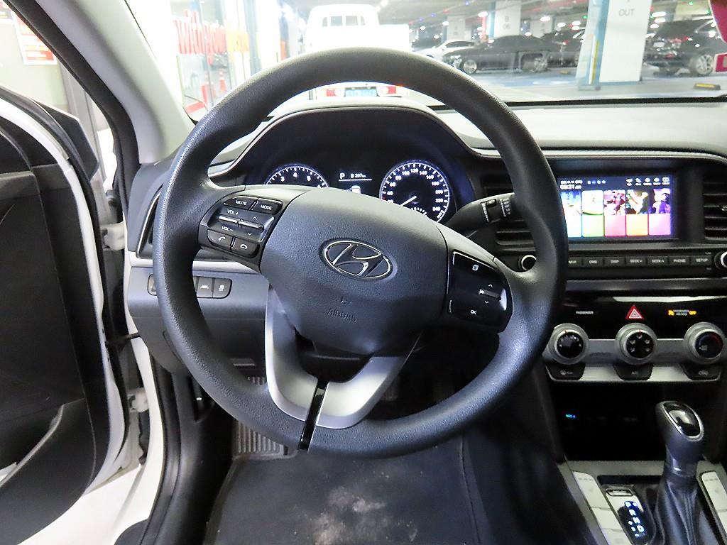 HYUNDAI Avante - Vista 8