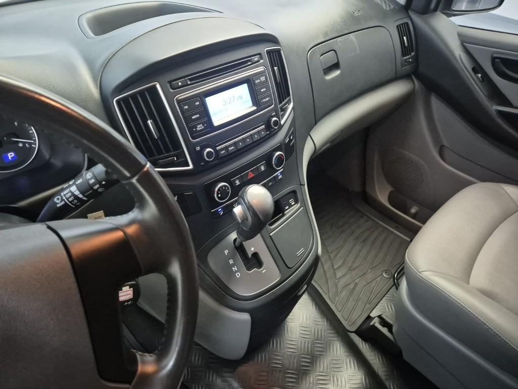 HYUNDAI Starex - Vista 10