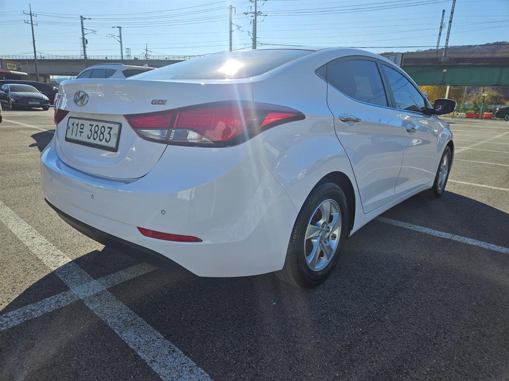 HYUNDAI Avante - Vista 4