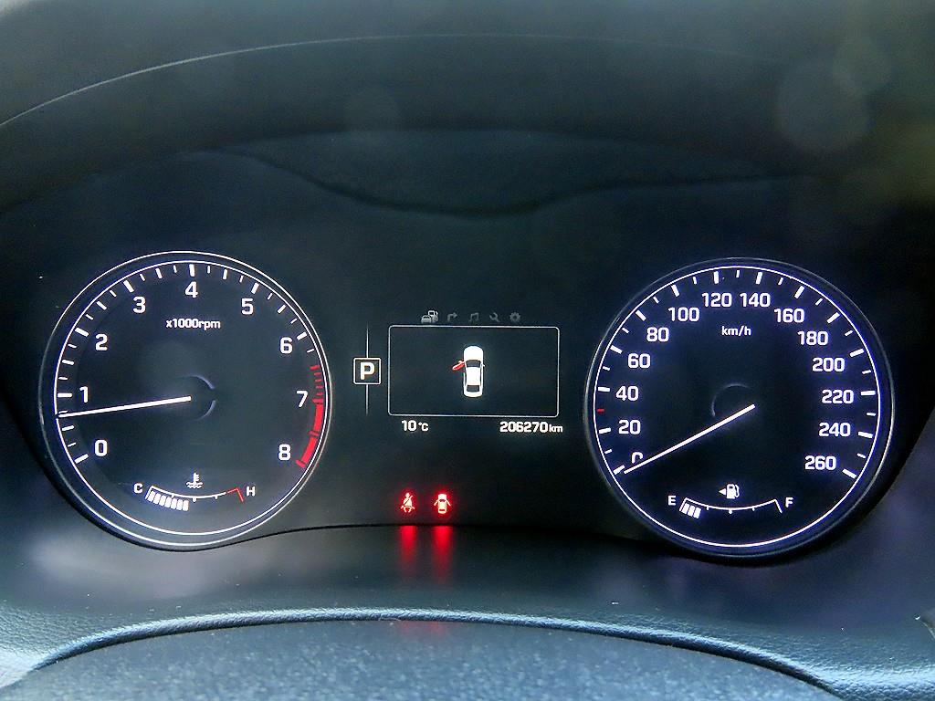 HYUNDAI Genesis - Vista 9