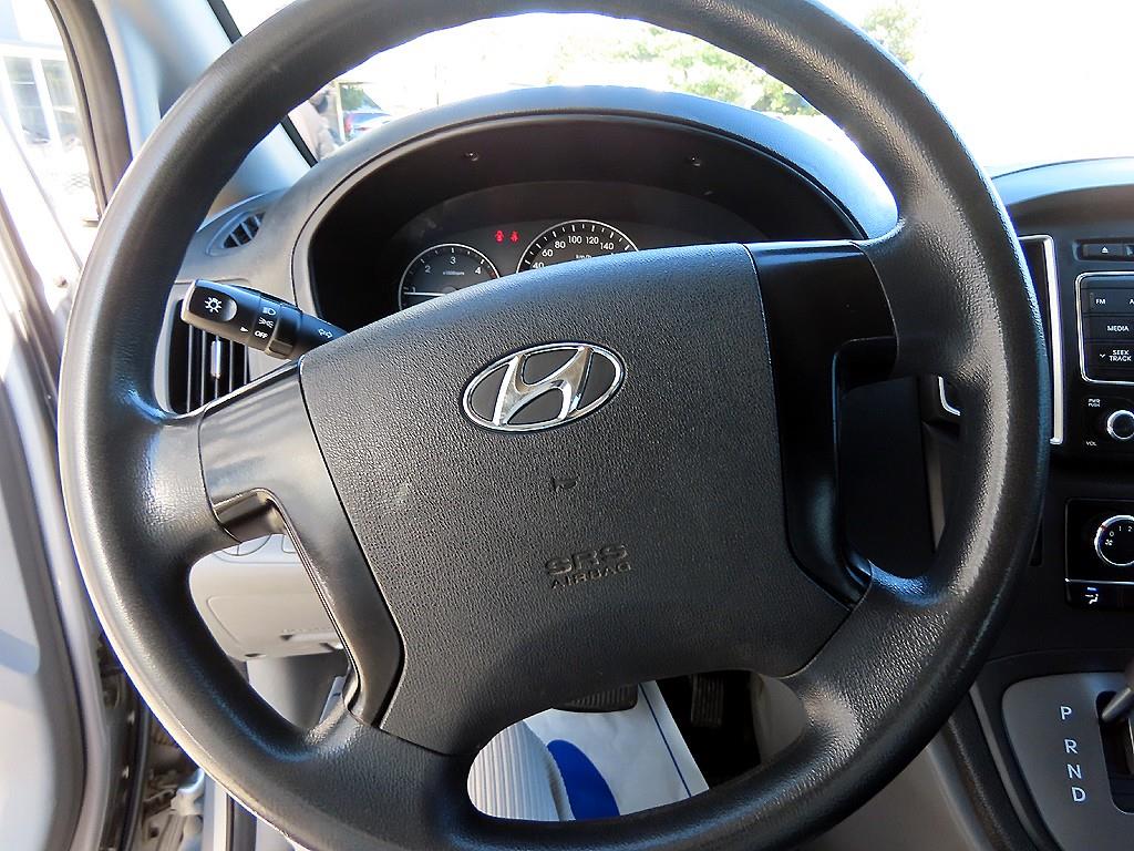 HYUNDAI Starex - Vista 8
