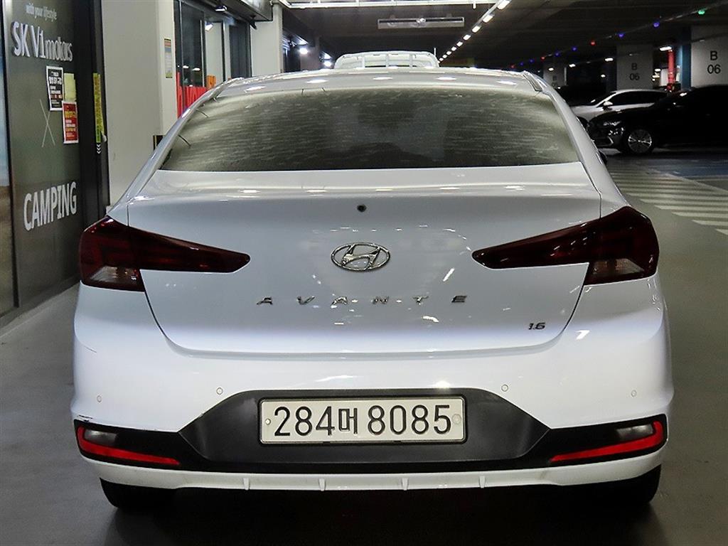 HYUNDAI Avante - Vista 5