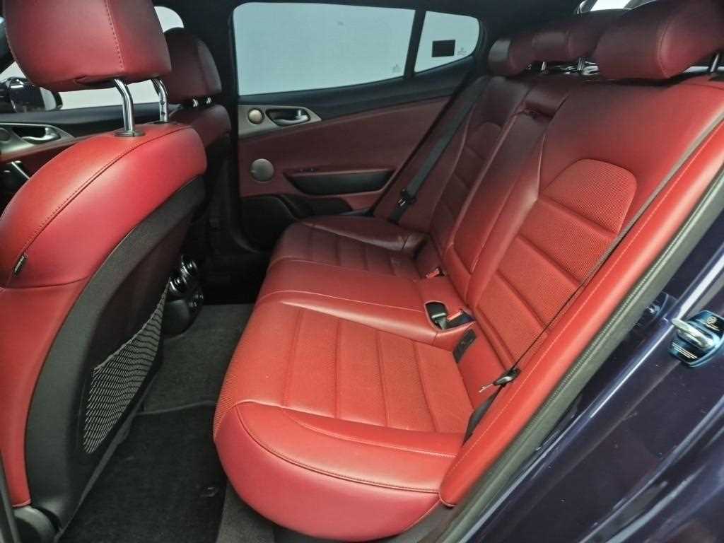 KIA Stinger - Vista 12