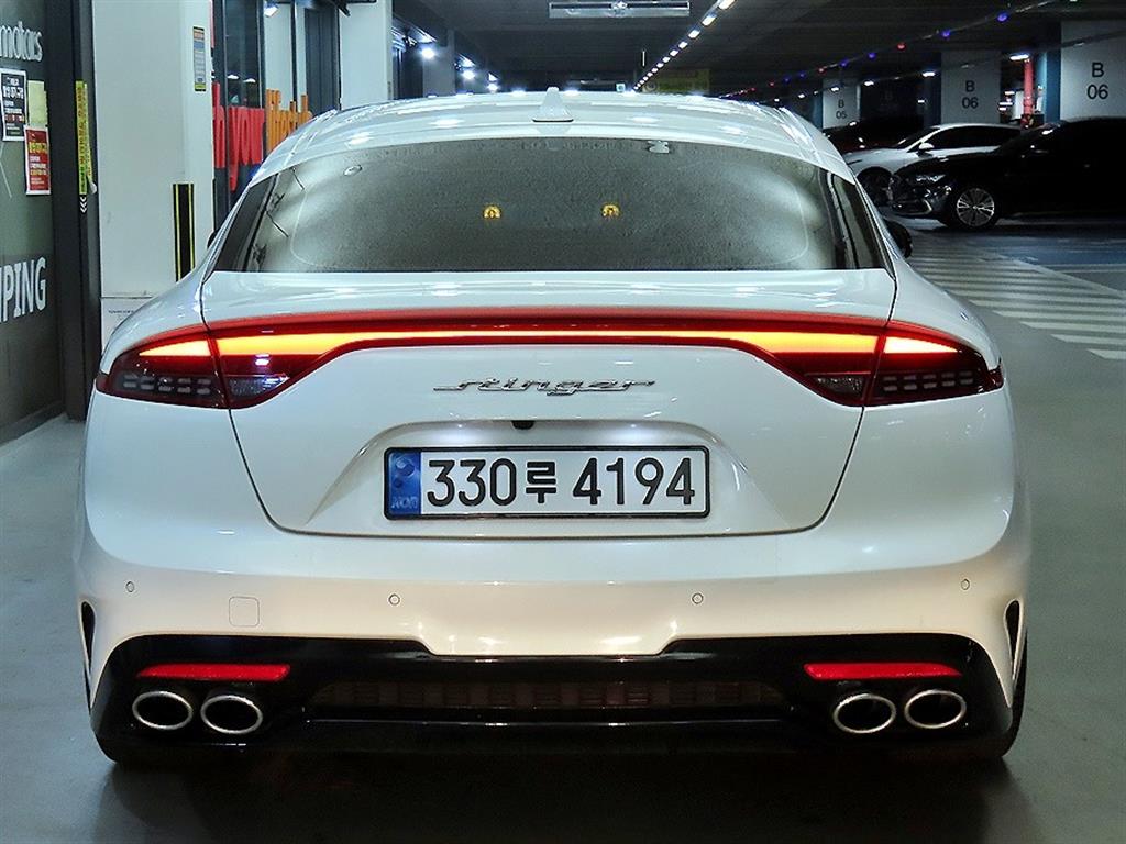 KIA Stinger - Vista 5