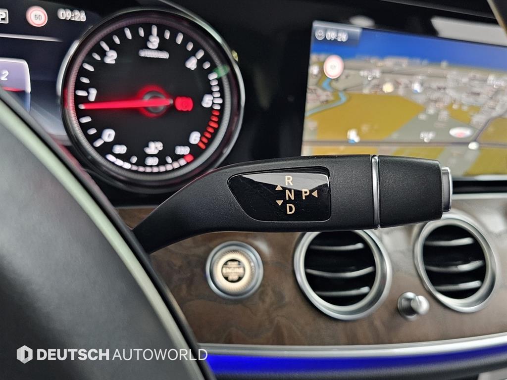 Mercedes Benz E class - Vista 9