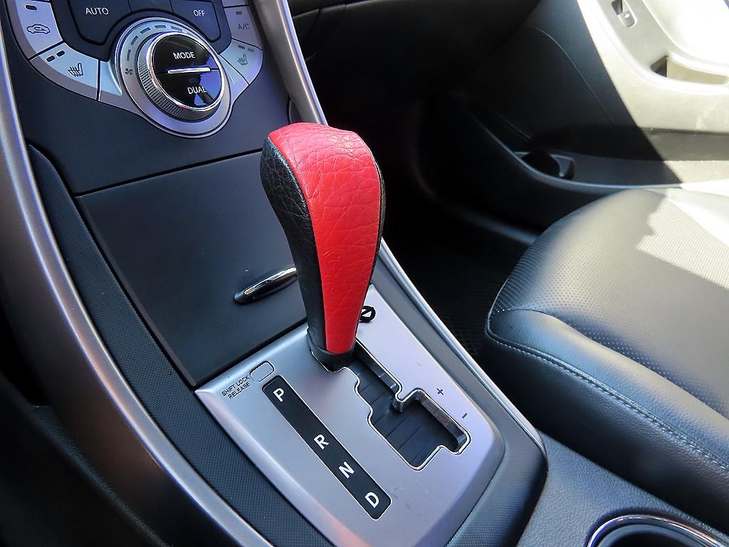 HYUNDAI Avante - Vista 11