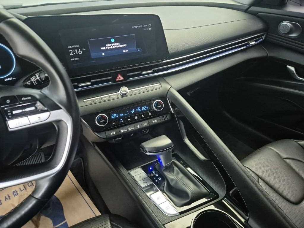 HYUNDAI Avante - Vista 10