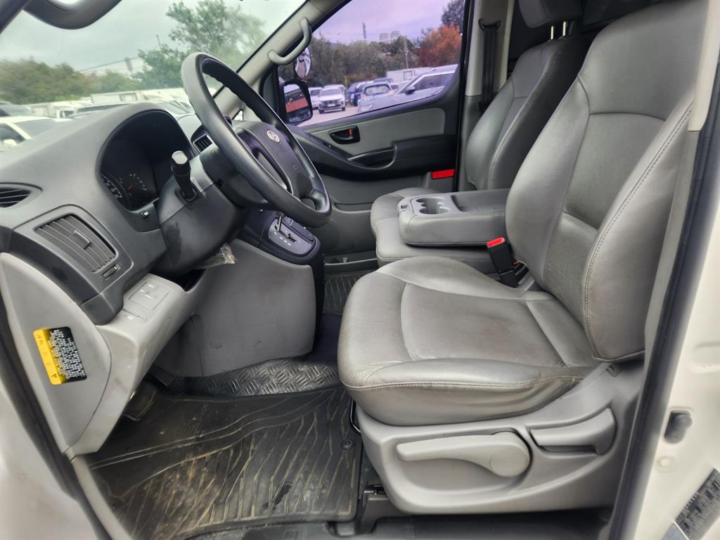 HYUNDAI Starex - Vista 11