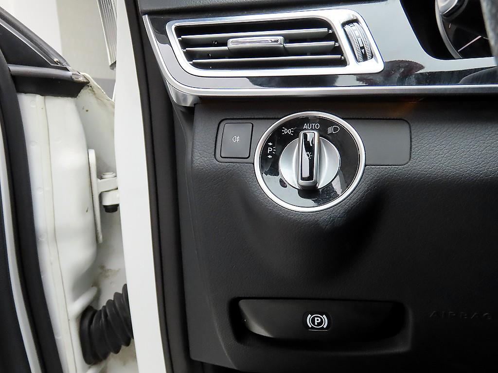 Mercedes Benz E class - Vista 12