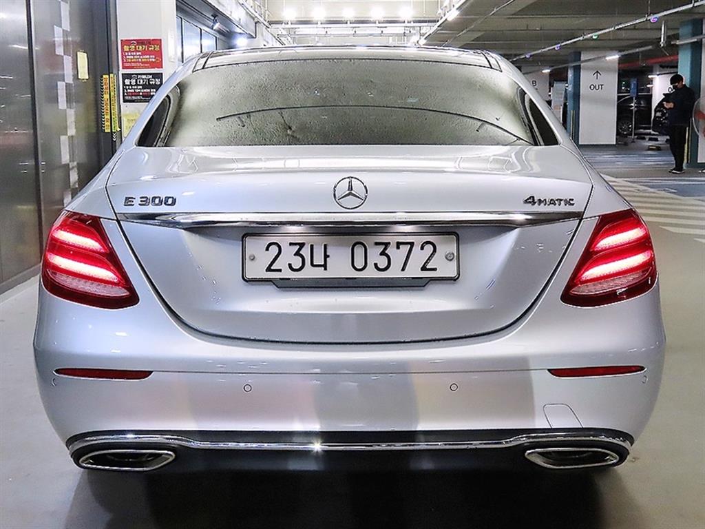 Mercedes Benz E class - Vista 5