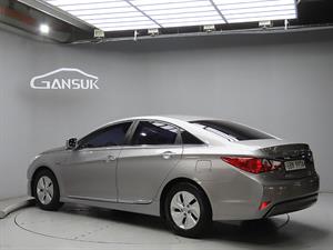 HYUNDAI Sonata - Vista 6