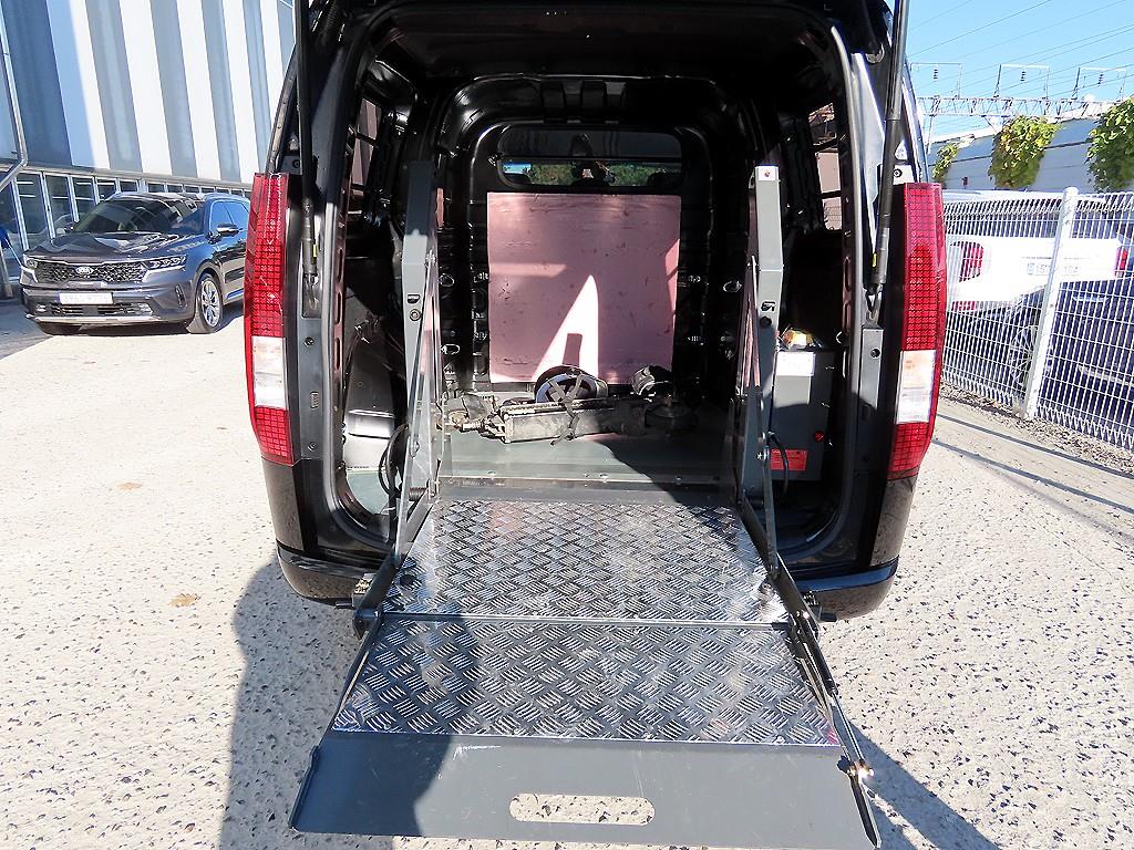 HYUNDAI Staria - Vista 6