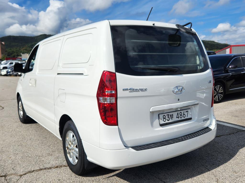 HYUNDAI Starex - Vista 4