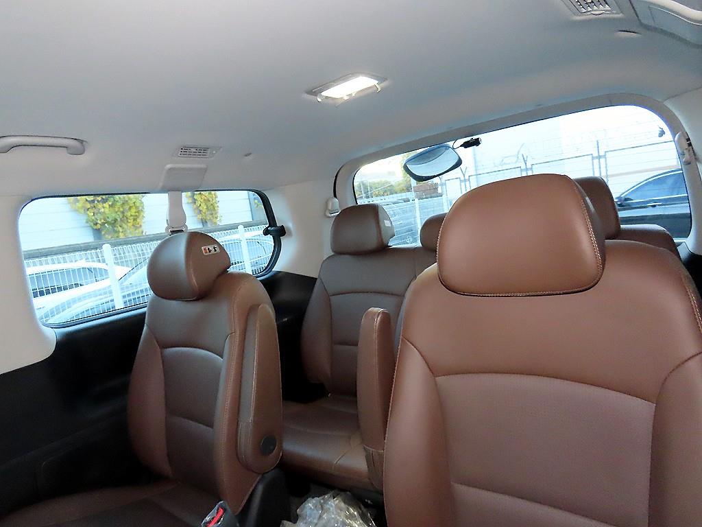 HYUNDAI Starex - Vista 7