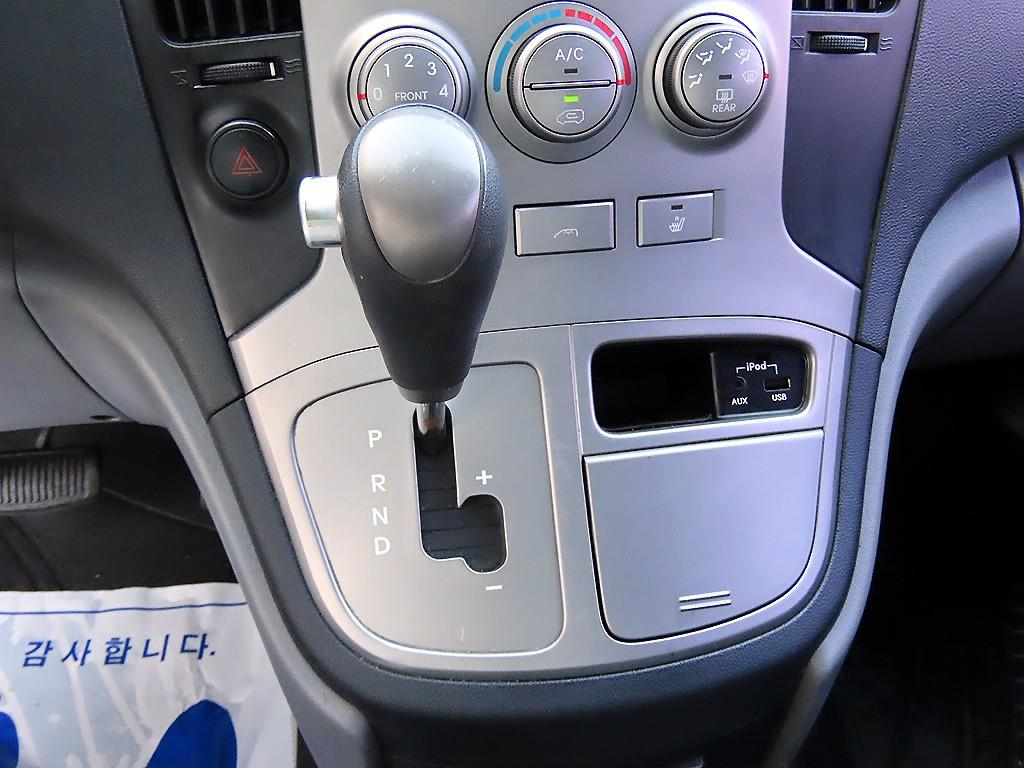 HYUNDAI Starex - Vista 10