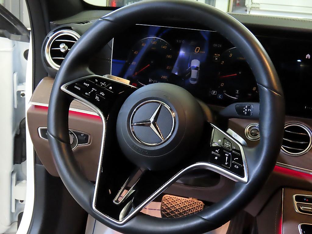 Mercedes Benz E class - Vista 8