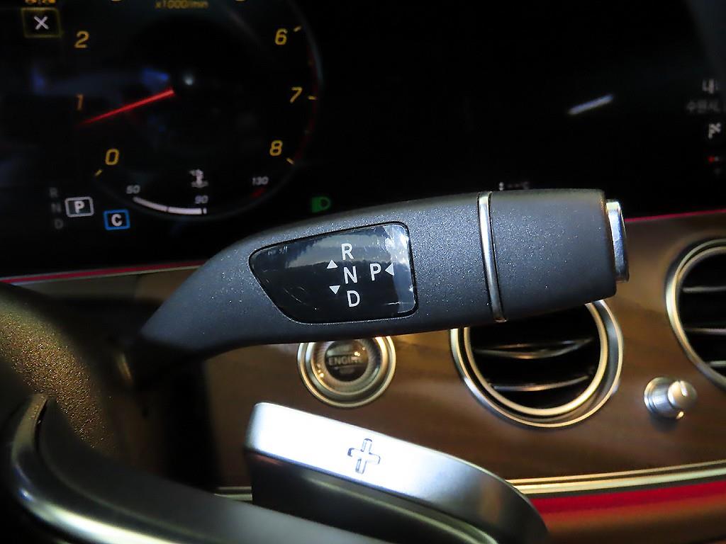 Mercedes Benz E class - Vista 12