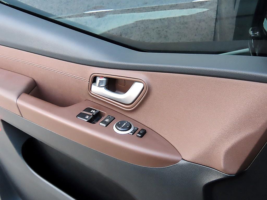 HYUNDAI Starex - Vista 12