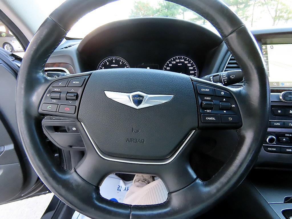 HYUNDAI Genesis - Vista 8