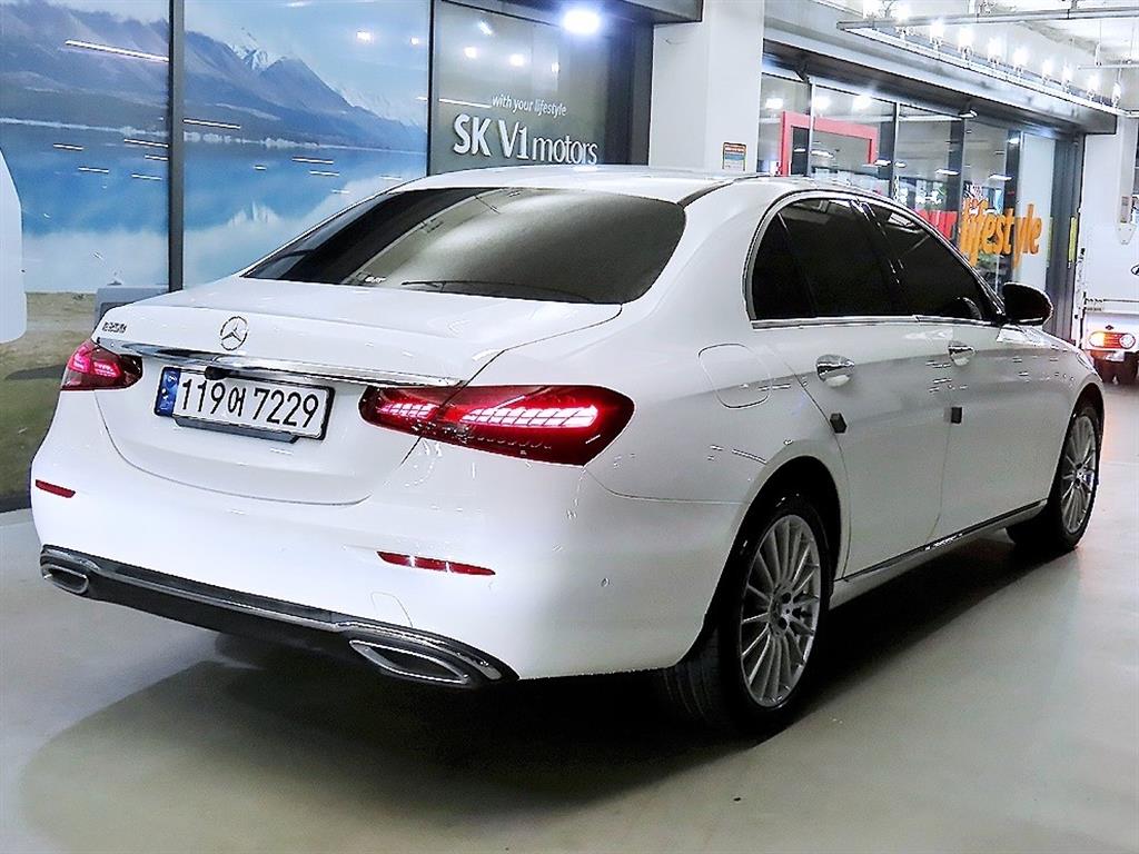 Mercedes Benz E class - Vista 4