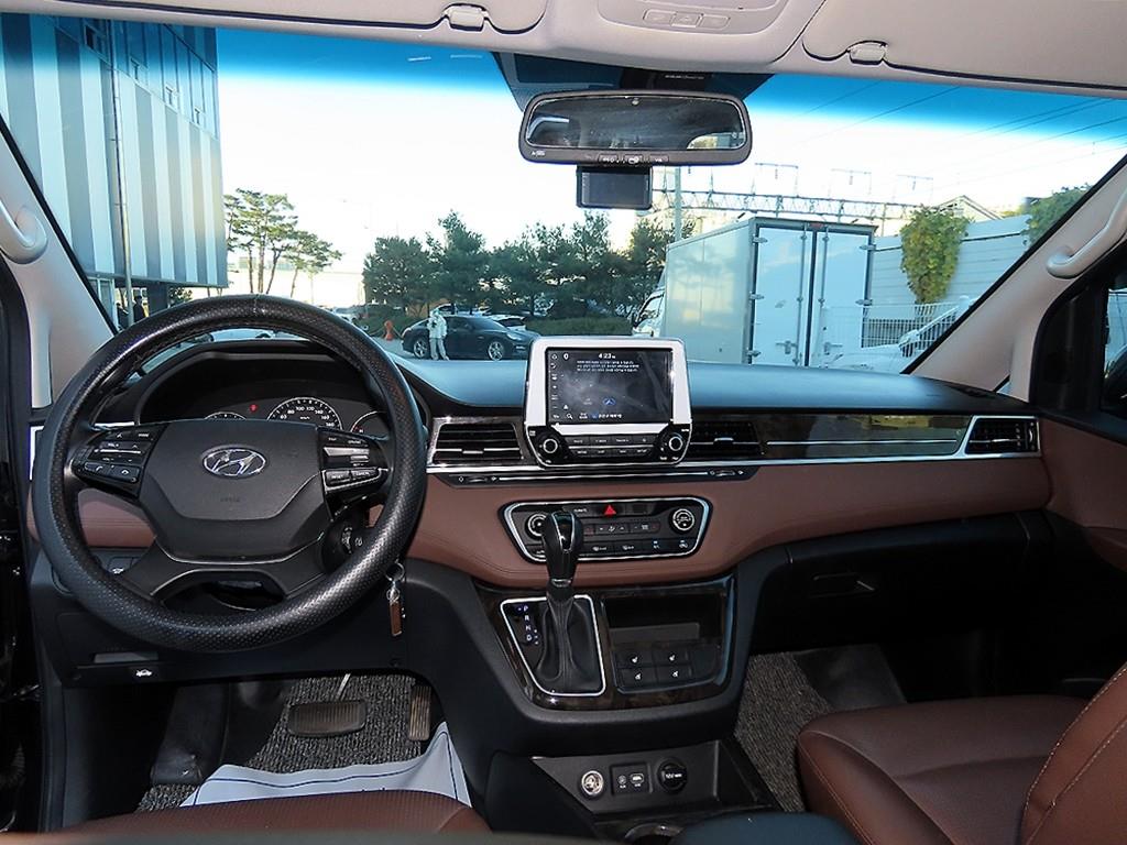 HYUNDAI Starex - Vista 8