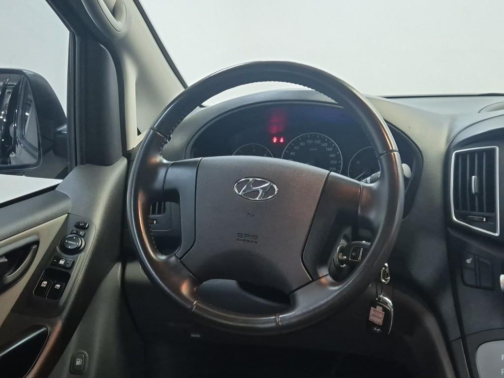 HYUNDAI Starex - Vista 9