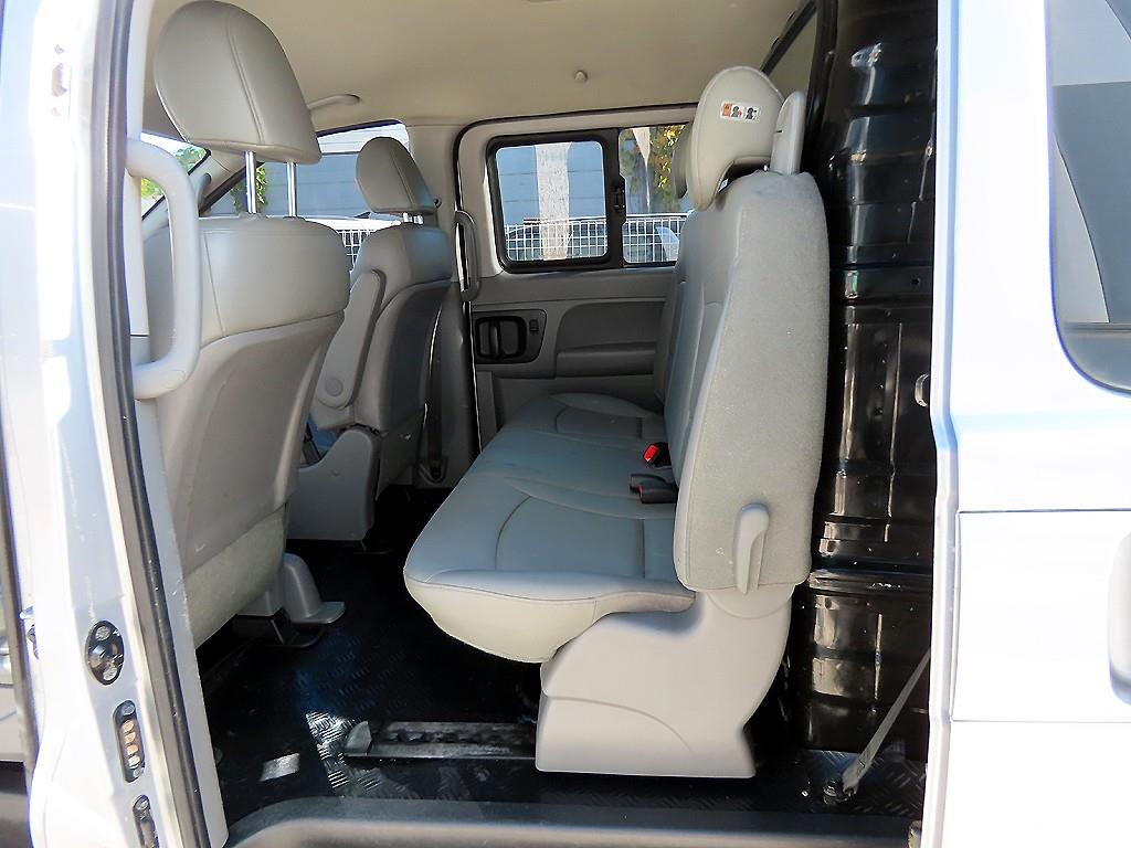 HYUNDAI Starex - Vista 6