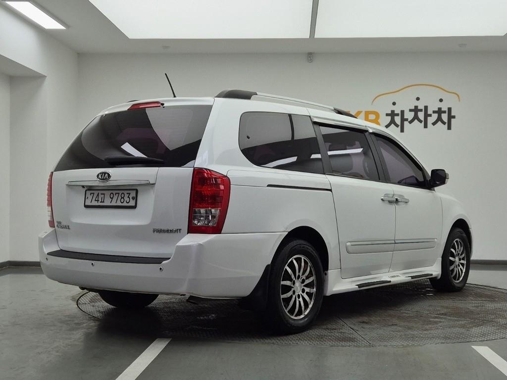 KIA Carnival - Vista 4