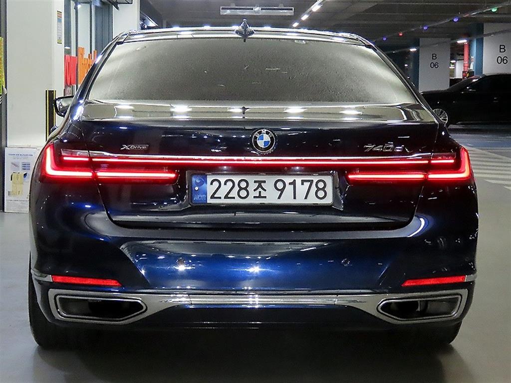 BMW 7 Series - Vista 5