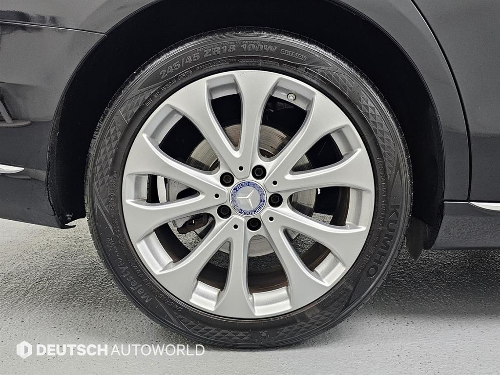 Mercedes Benz E class - Vista 5