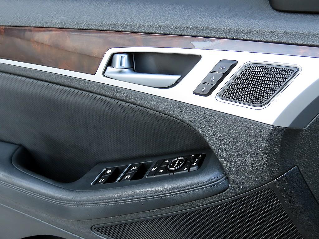 HYUNDAI Genesis - Vista 12