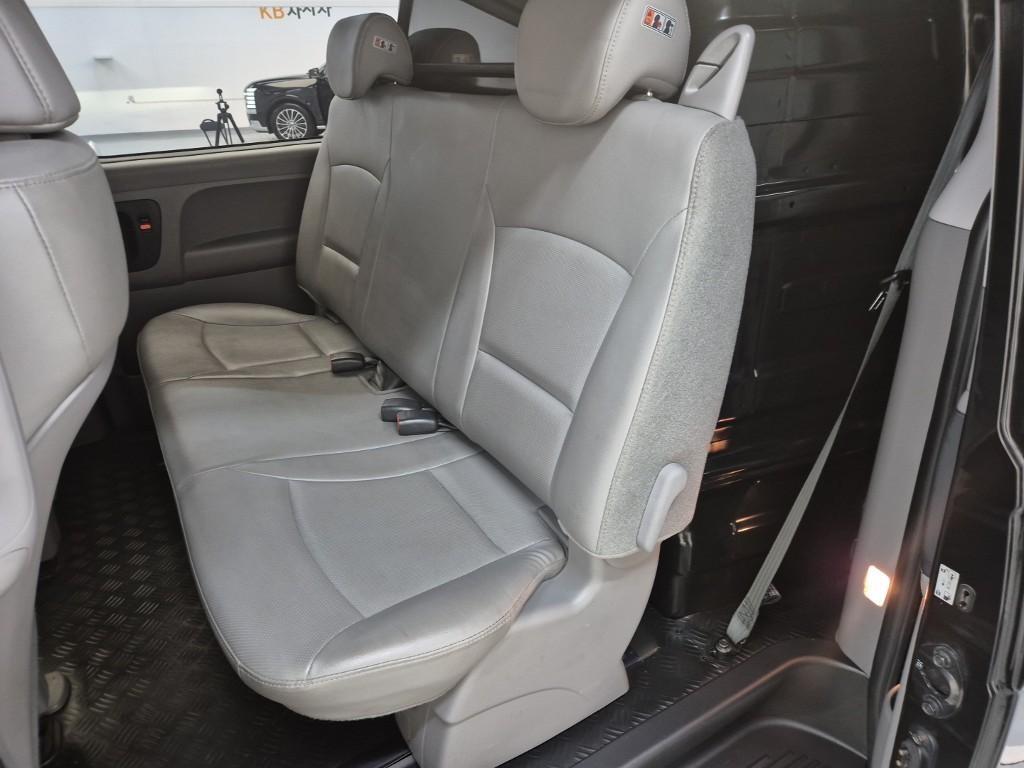 HYUNDAI Starex - Vista 12