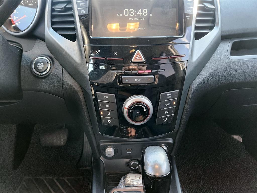 Ssangyong Tivoli - Vista 12