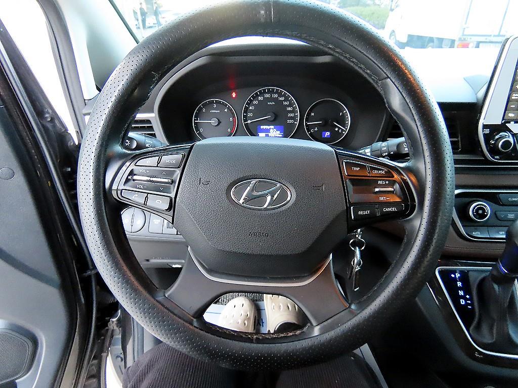 HYUNDAI Starex - Vista 9