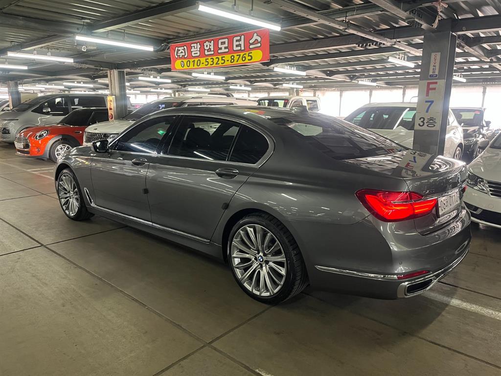 BMW 7 Series - Vista 4