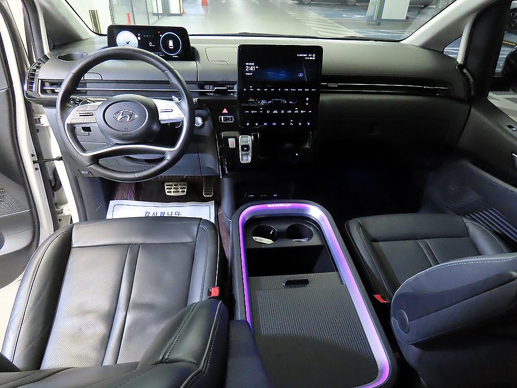 HYUNDAI Staria - Vista 11